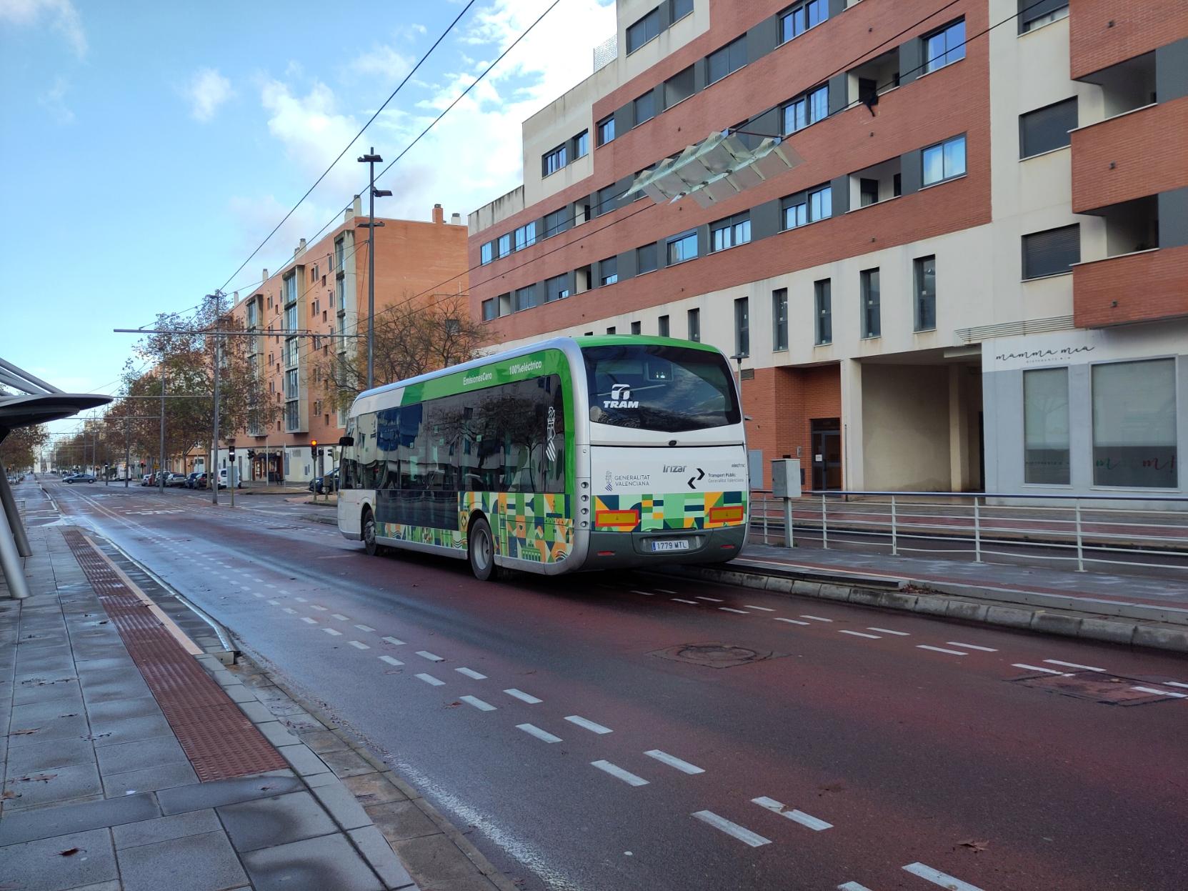 Irizar bus. Is battery electric bus. No trolley poles. Not trolley bus.